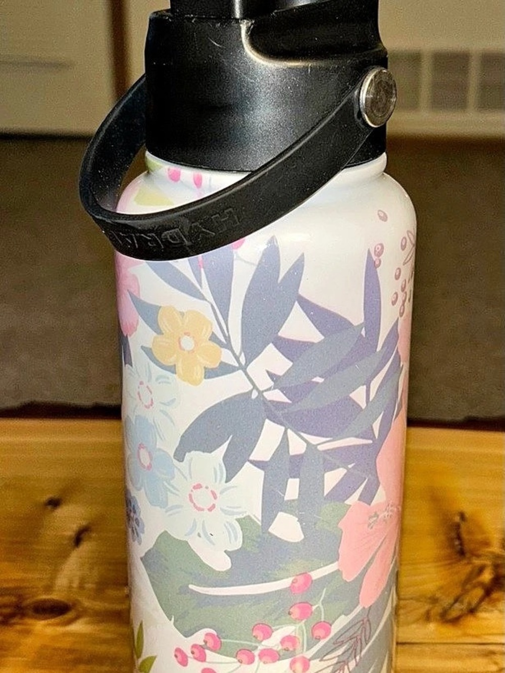 HYDRO FLASK Floral Insulated Water Bottle in White & Pink